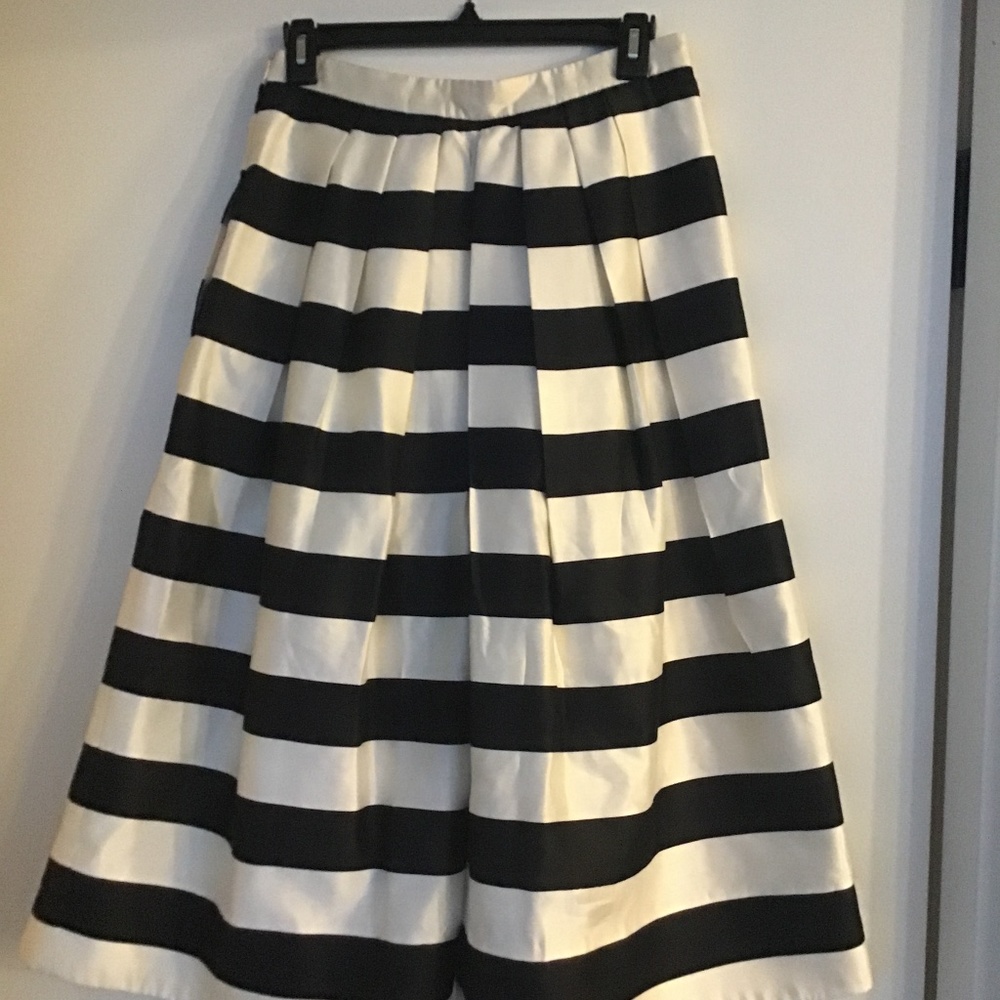 Pre-loved, TIBI taffeta skirt Sz 4. FINAL SALE!